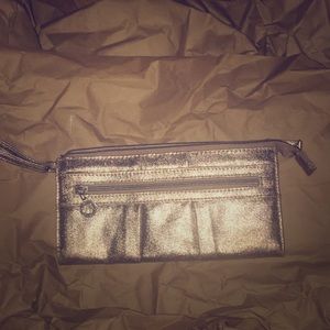 Brand new. Silver clutch💎